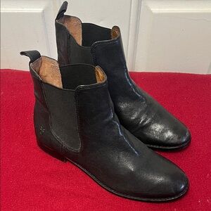 ☀️ 1 HOUR SALE ☀️ Frye boots black size 7M pull on